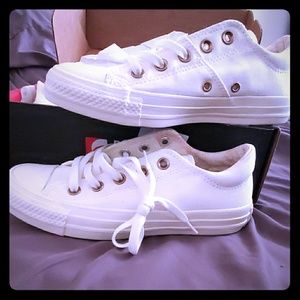 Womens size 6 white converse